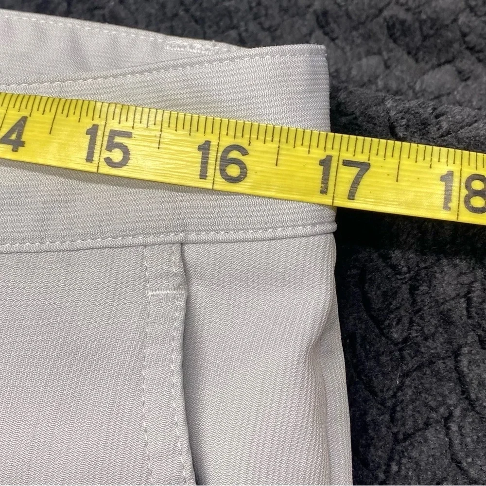 Izod Golf Pants Men’s 33W 32L Cream Color LIGHTWEIGHT GOLF CASUAL